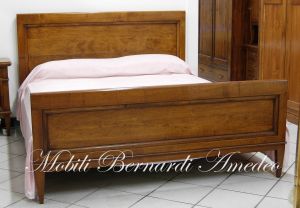Letto classico matrimoniale in legno massiccio arte povera